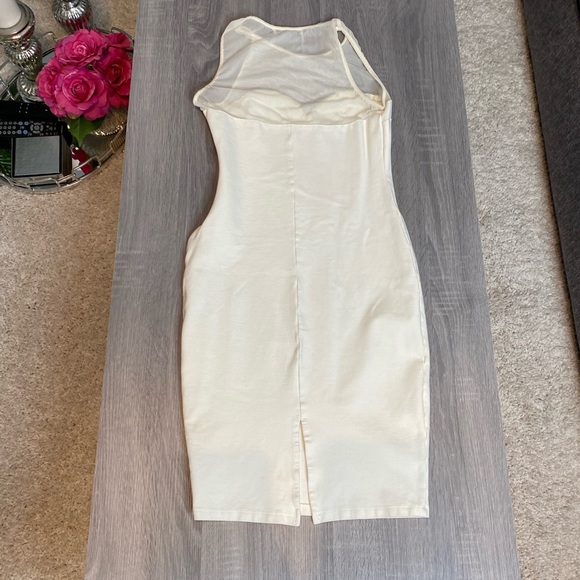 White dress - Picture 5 of 6